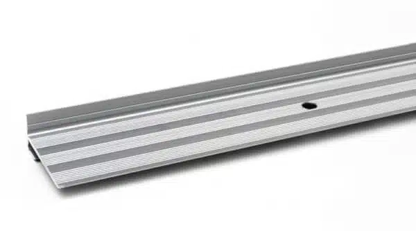 R6415-Alu-trapneus-profiel-28x12x2,5mm-geborsteld-nikkel-01